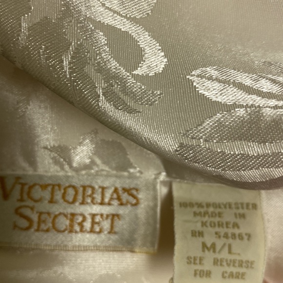 Victoria’s Secret cream colored robe - Picture 9 of 9